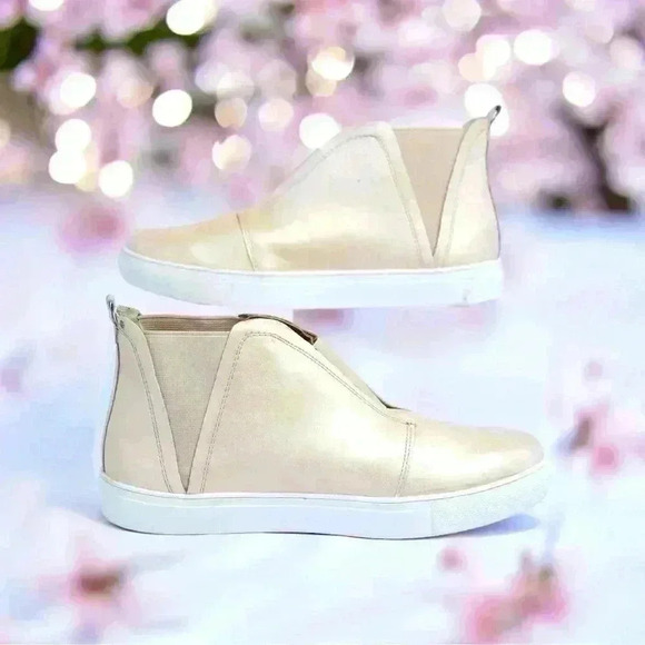 🌸Champagne colored ankle boots. - Picture 2 of 3